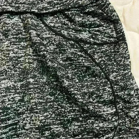 Nike Women’s  Shorts size L - Picture 2 of 6